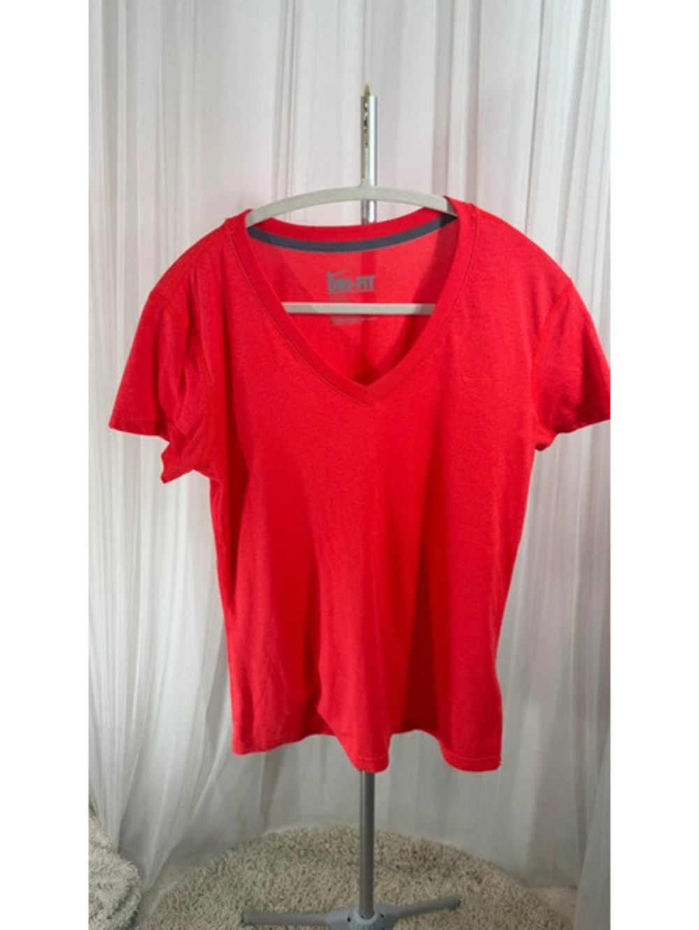 Nike Dri Fit Coral Red Vneck Tee Sz M Regular Fit Athleisure Workout Basic 873